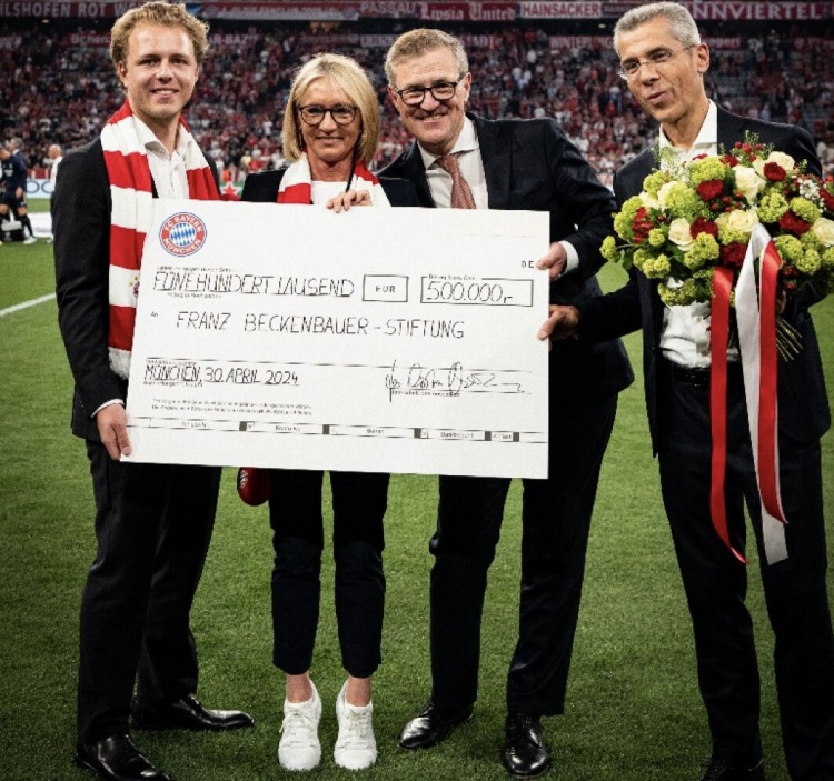 官方：拜仁慕尼黑俱乐部向贝肯鲍尔基金会捐赠50万欧元